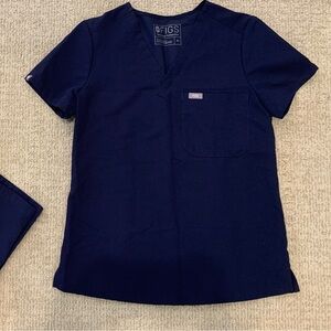 FIGS Scrubs

X-small Catarina One-Pocket Scrub Tops